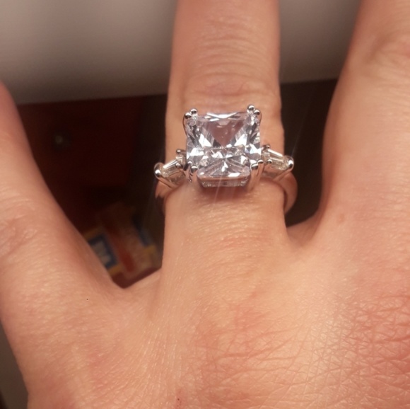 5⭐ Rated Beautiful Princess Cut Engagement Ring - Picture 2 of 6